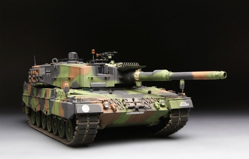 Збірна модель 1/35 Leopard 2A4, Meng TS-016
