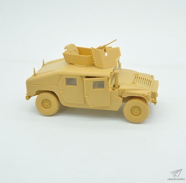 Збірна модель 1/35 HMMWV M1114 Up-Armored Tactical Vehicle броньований автомобіль, Bronco CB35080