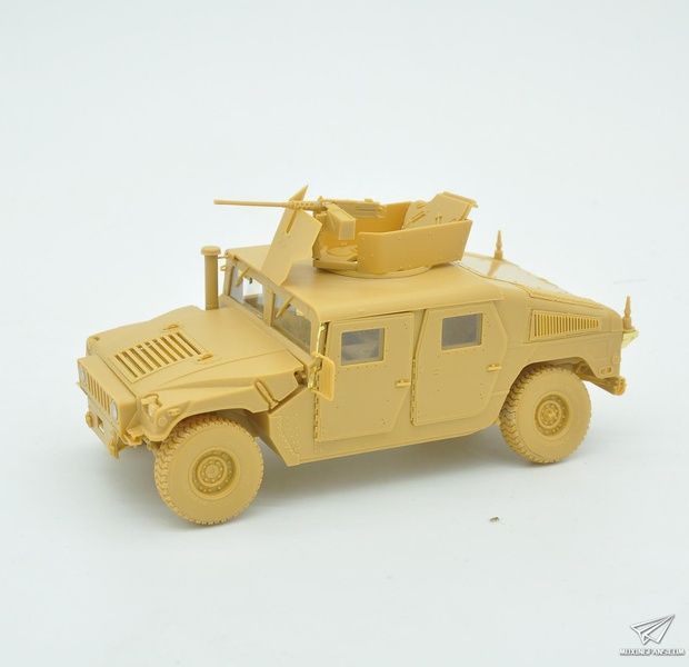 Збірна модель 1/35 HMMWV M1114 Up-Armored Tactical Vehicle броньований автомобіль, Bronco CB35080