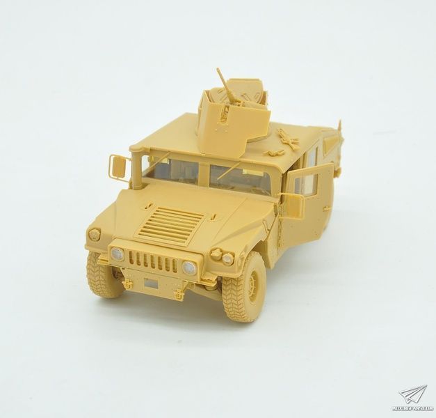 Збірна модель 1/35 HMMWV M1114 Up-Armored Tactical Vehicle броньований автомобіль, Bronco CB35080
