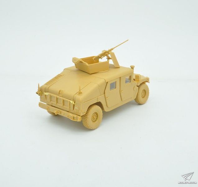 Збірна модель 1/35 HMMWV M1114 Up-Armored Tactical Vehicle броньований автомобіль, Bronco CB35080