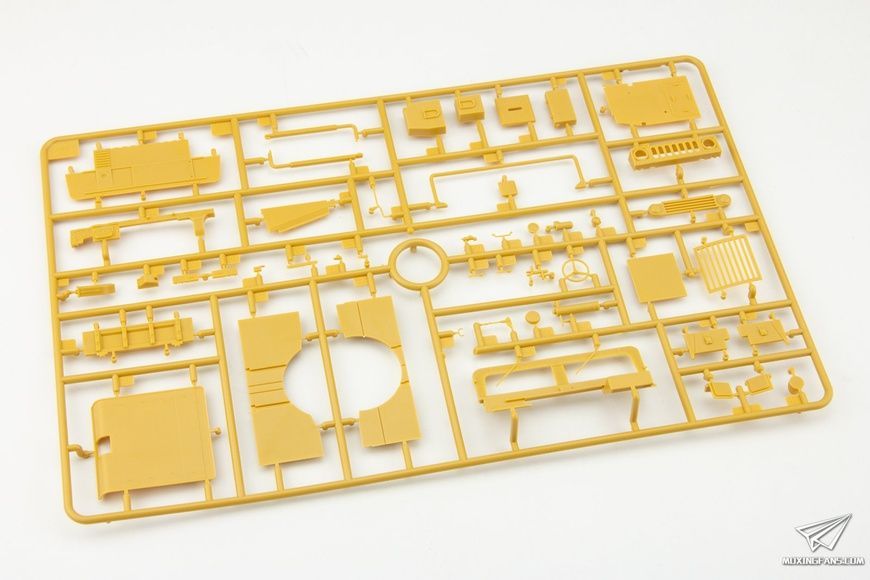 Збірна модель 1/35 HMMWV M1114 Up-Armored Tactical Vehicle броньований автомобіль, Bronco CB35080