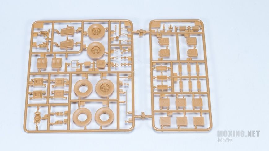 Збірна модель 1/35 HMMWV M1114 HA Up-Armored Tactical Vehicle броньований автомобіль, Bronco CB35092