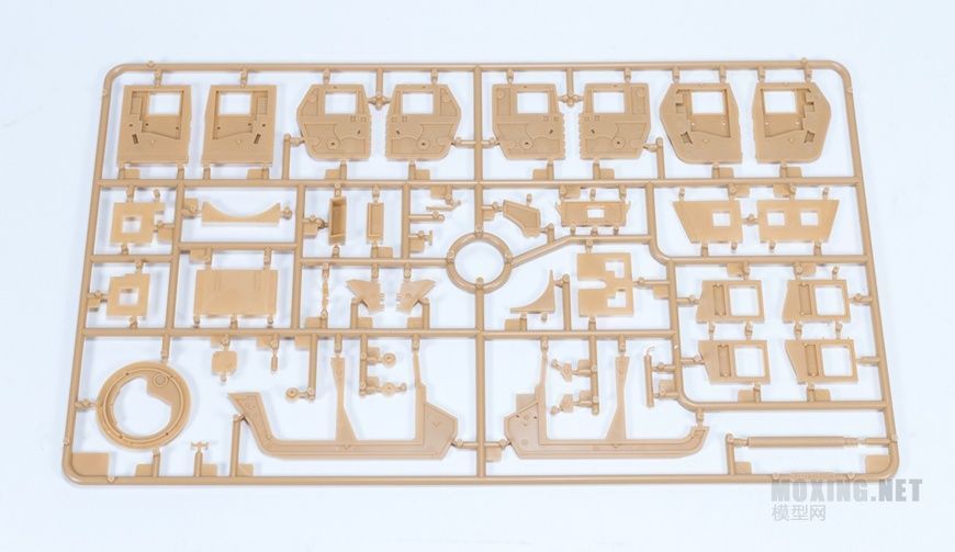 Збірна модель 1/35 HMMWV M1114 HA Up-Armored Tactical Vehicle броньований автомобіль, Bronco CB35092