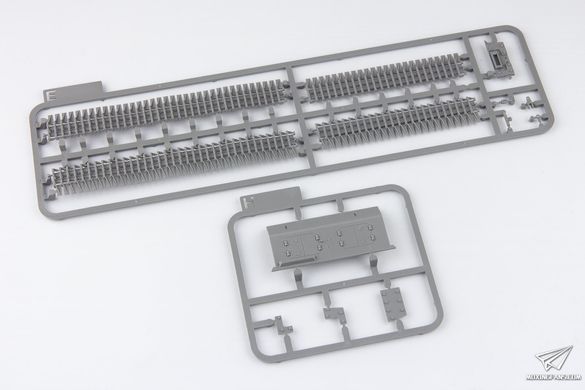 Збірна модель 1/35 StuG.III Ausf.F/8 пізніх випусків, з Winterketten, Takom 8014