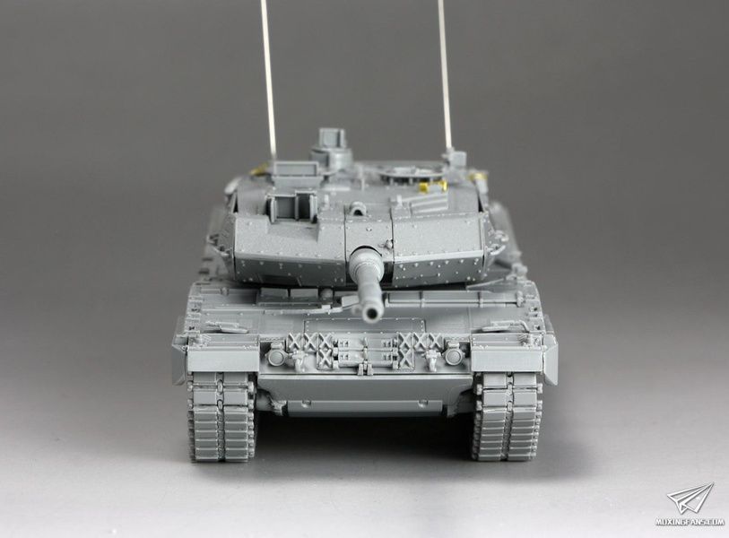 Збірна модель 1/72 Leopard 2A7 з паперовими масками для камуфляжу (Limited Edition), Takom 5011X