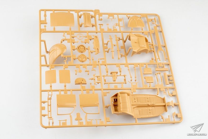 УЦІНКА! Збірна модель 1/35 Tiger I Ausf.E пізній з циммеритом +RM-5023 VW Type 82E (комбо-набір 2 в 1), RFM RM-1212
