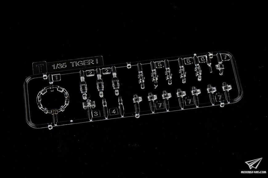 УЦІНКА! Збірна модель 1/35 Tiger I Ausf.E пізній з циммеритом +RM-5023 VW Type 82E (комбо-набір 2 в 1), RFM RM-1212