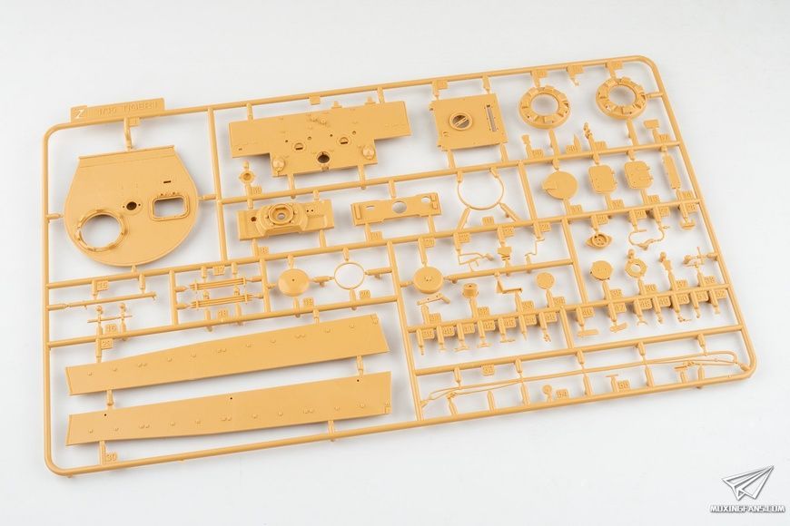 УЦІНКА! Збірна модель 1/35 Tiger I Ausf.E пізній з циммеритом +RM-5023 VW Type 82E (комбо-набір 2 в 1), RFM RM-1212