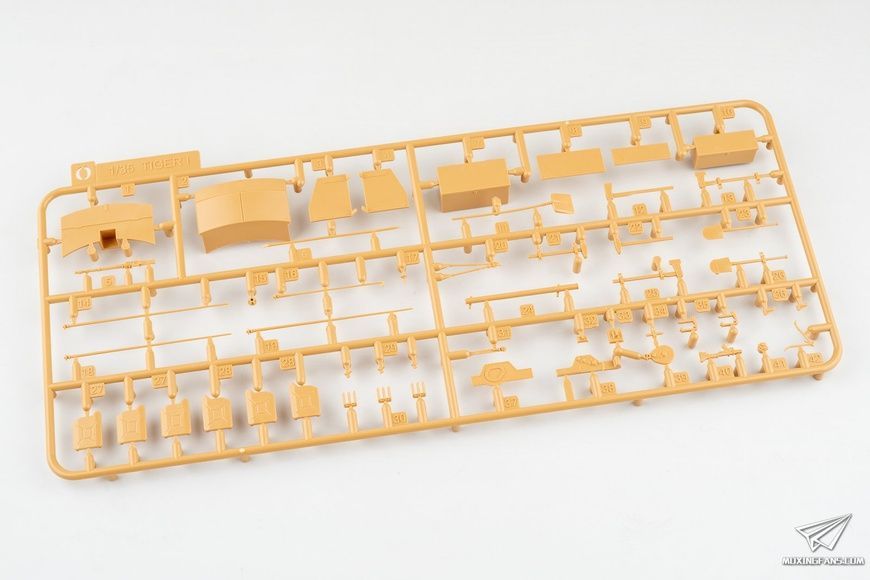 УЦІНКА! Збірна модель 1/35 Tiger I Ausf.E пізній з циммеритом +RM-5023 VW Type 82E (комбо-набір 2 в 1), RFM RM-1212