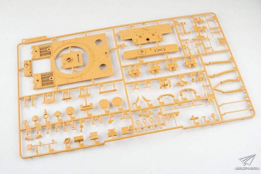 УЦІНКА! Збірна модель 1/35 Tiger I Ausf.E пізній з циммеритом +RM-5023 VW Type 82E (комбо-набір 2 в 1), RFM RM-1212