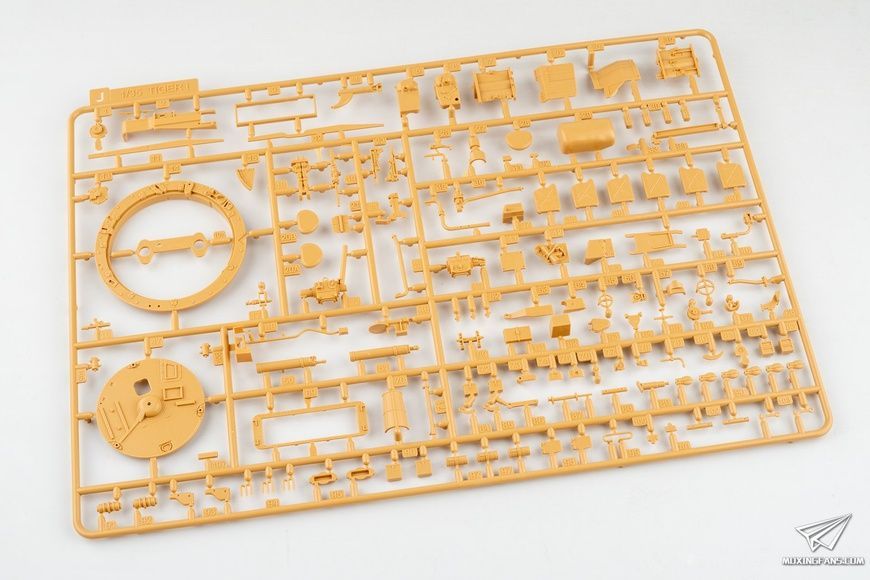 УЦІНКА! Збірна модель 1/35 Tiger I Ausf.E пізній з циммеритом +RM-5023 VW Type 82E (комбо-набір 2 в 1), RFM RM-1212