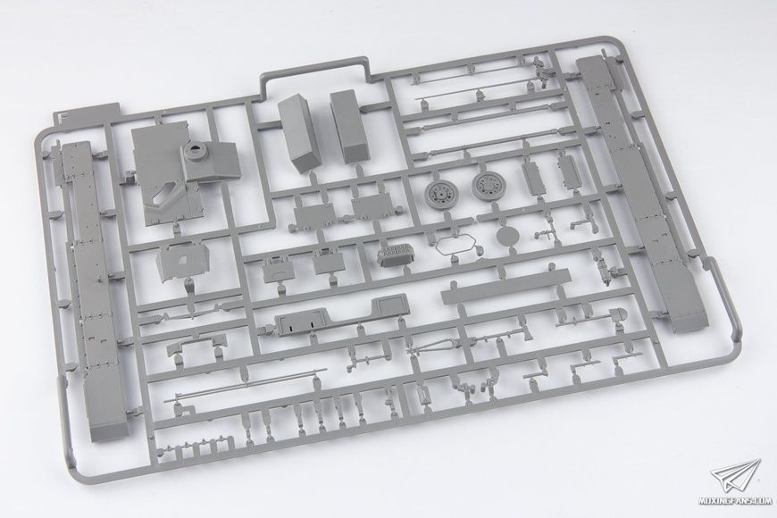 Збірна модель 1/35 StuG.III Ausf.F/8 пізніх випусків, з Winterketten, Takom 8014