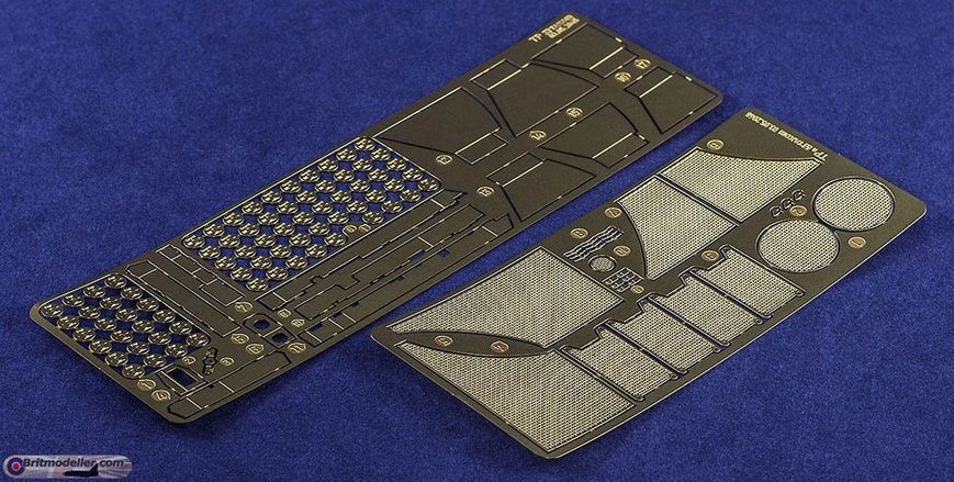 Збірна модель 1/35 Sd.Kfz.182 King Tiger з баштою Henschel, з циммеритом та повним інтер'єром, Takom 2045S