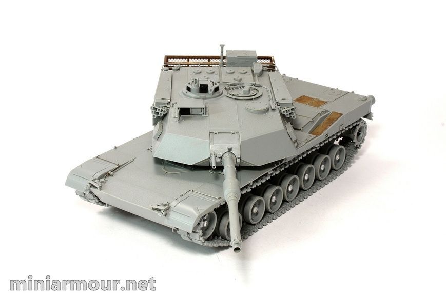 Збірна модель 1/35 Основний бойовий танк США Abrams M1A1 AIM, Dragon 3535