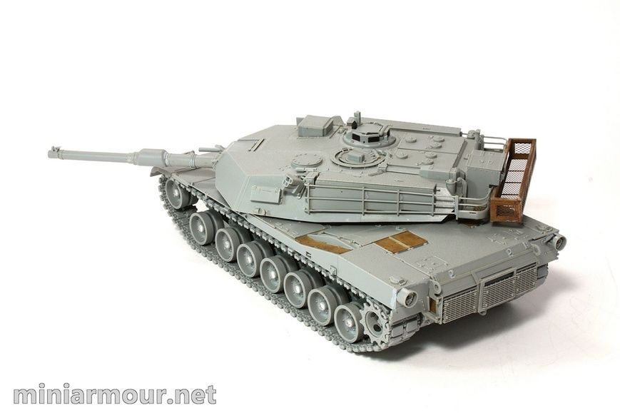 Збірна модель 1/35 Основний бойовий танк США Abrams M1A1 AIM, Dragon 3535