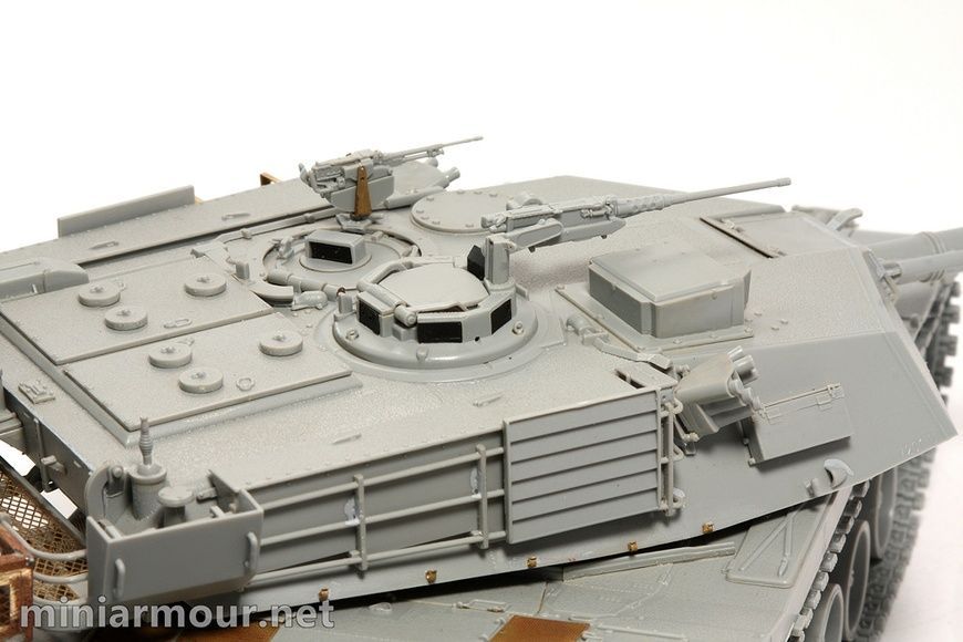 Збірна модель 1/35 Основний бойовий танк США Abrams M1A1 AIM, Dragon 3535