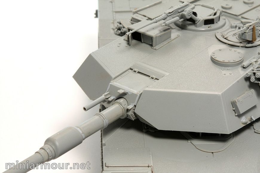 Збірна модель 1/35 Основний бойовий танк США Abrams M1A1 AIM, Dragon 3535