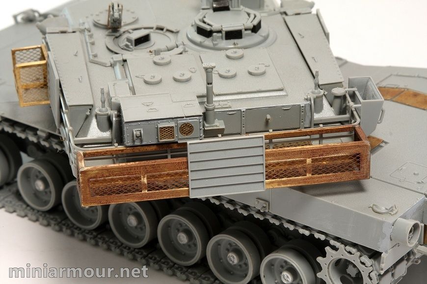 Збірна модель 1/35 Основний бойовий танк США Abrams M1A1 AIM, Dragon 3535
