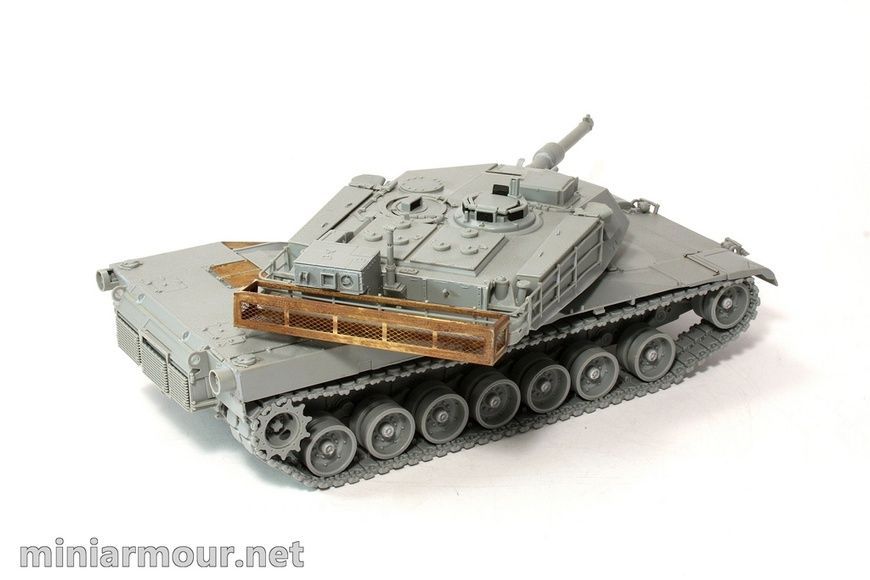 Збірна модель 1/35 Основний бойовий танк США Abrams M1A1 AIM, Dragon 3535