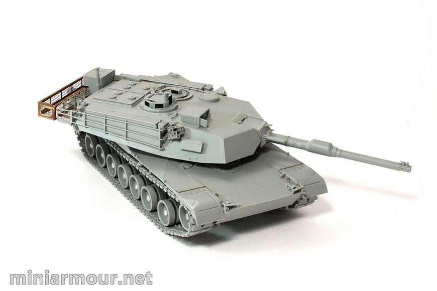 Збірна модель 1/35 Основний бойовий танк США Abrams M1A1 AIM, Dragon 3535