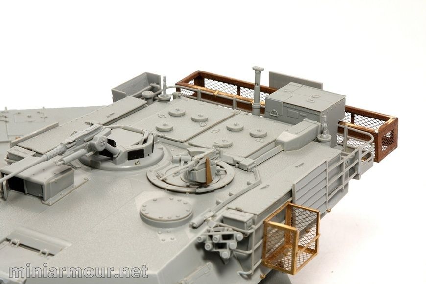 Збірна модель 1/35 Основний бойовий танк США Abrams M1A1 AIM, Dragon 3535