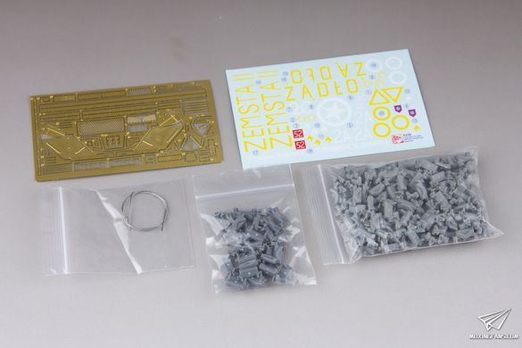 Збірна модель 1/35 Sherman Mk.Ic Firefly Hybrid, з Magic Tracks з Duckbills, Dragon 6228