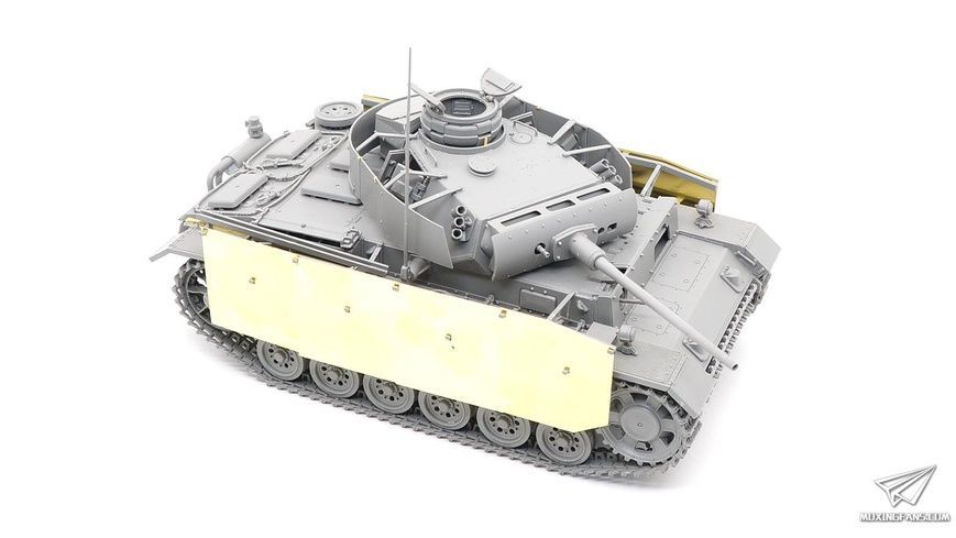 Збірна модель 1/35 Pz.Kpfw.III Ausf.M mit Sch&uuml;rzen, Takom 8002