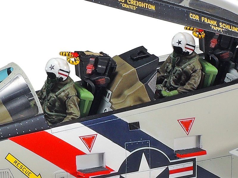 Збірна модель 1/48 Grumman F-14A Tomcat, Tamiya 61114 + металевий датчик Master AM-48-007 + ремені Eduard 49806