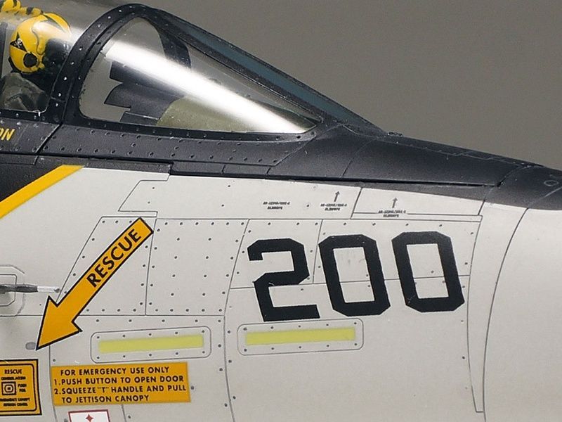 Збірна модель 1/48 Grumman F-14A Tomcat, Tamiya 61114 + металевий датчик Master AM-48-007 + ремені Eduard 49806