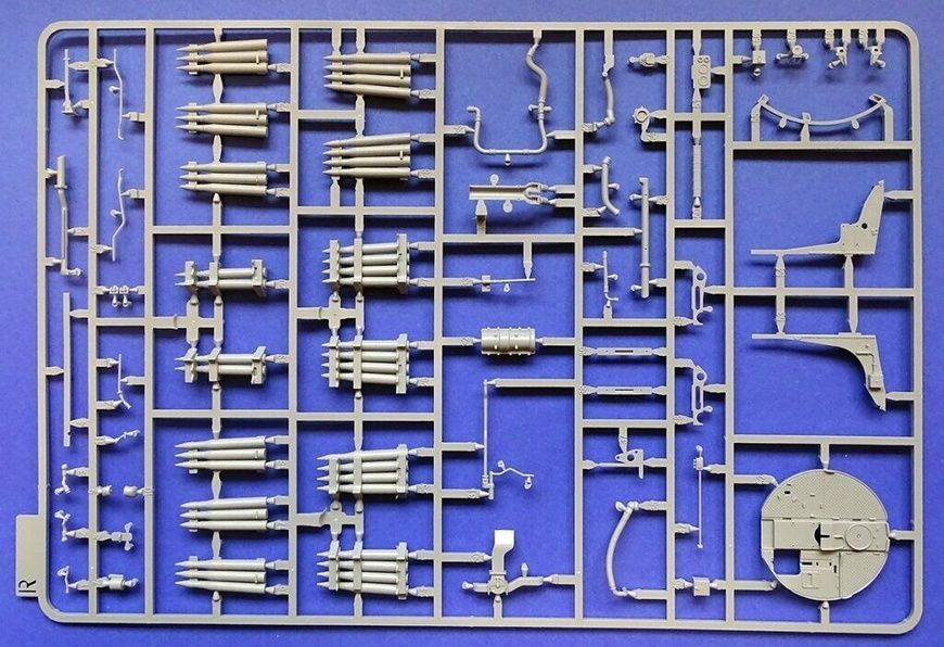 Збірна модель 1/35 Sd.Kfz.182 King Tiger з баштою Porsche, з циммеритом та повним інтер'єром, Takom 2046S