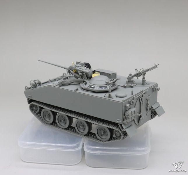 Збірна модель 1/35 M114A1E1 CRV (M114A2) бронетранспортер США, Takom 2149