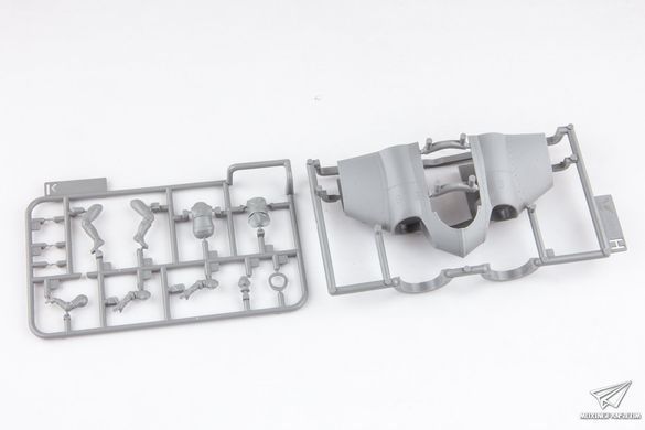 Збірна модель 1/32 Ho 229A німецький винищувач, з фігурою пілота 1/16, Takom 32001