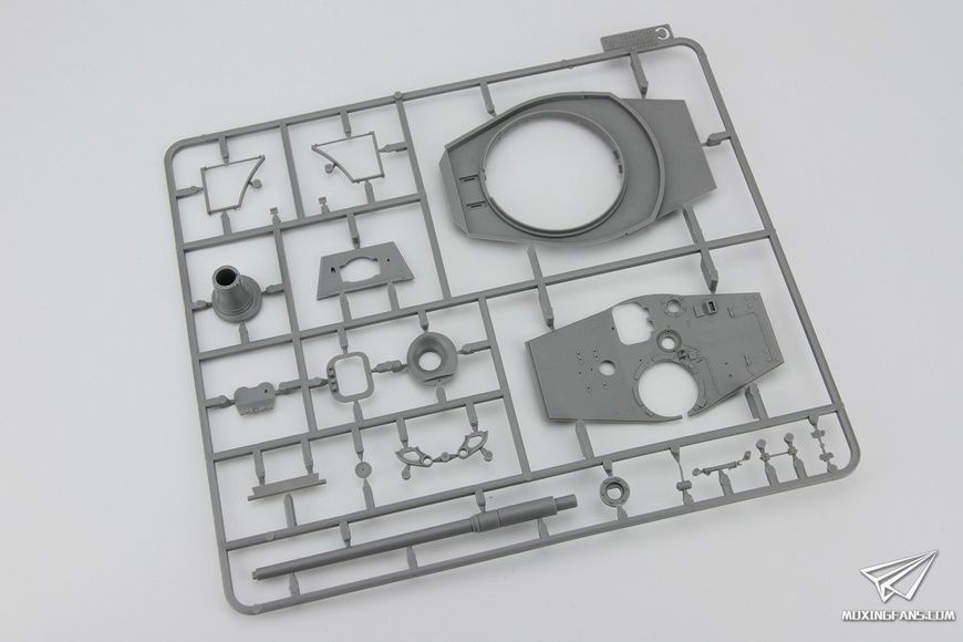 Збірна модель 1/35 Sd.Kfz.182 King Tiger з баштою Henschel, з повним інтер'єром, Takom 2073S
