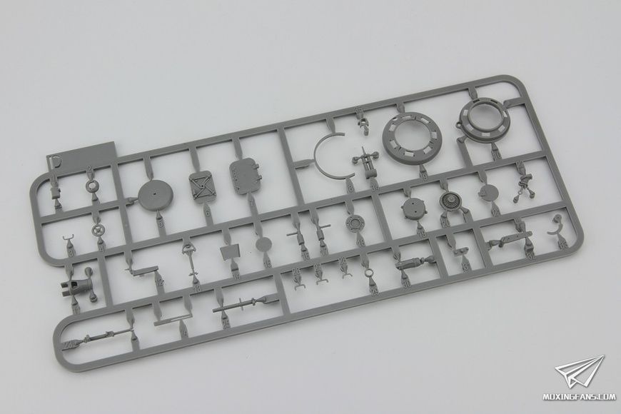 Збірна модель 1/35 Sd.Kfz.182 King Tiger з баштою Henschel, з повним інтер'єром, Takom 2073S
