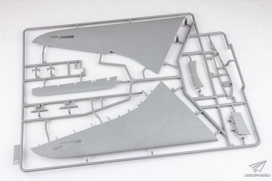 Збірна модель 1/32 Ho 229A німецький винищувач, з фігурою пілота 1/16, Takom 32001