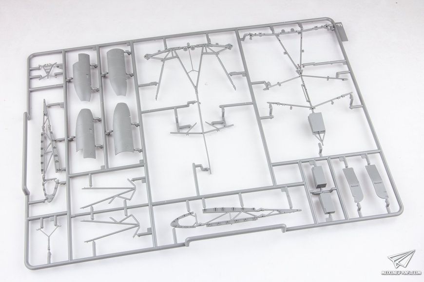 Збірна модель 1/32 Ho 229A німецький винищувач, з фігурою пілота 1/16, Takom 32001