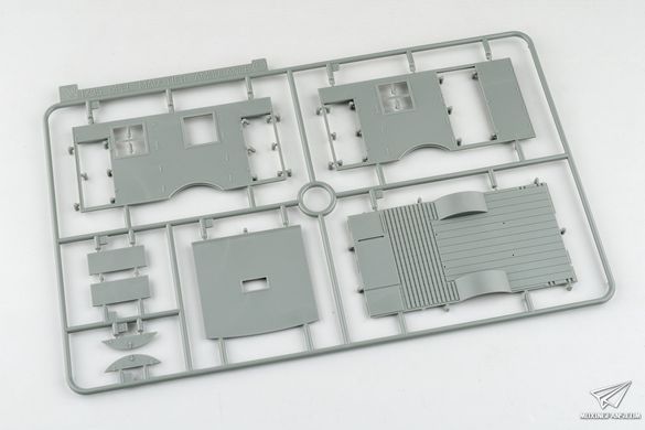 Збірна модель 1/35 Sd.Kfz.3 Maultier медевак з фігурами (версія 2024 року), Dragon 6766