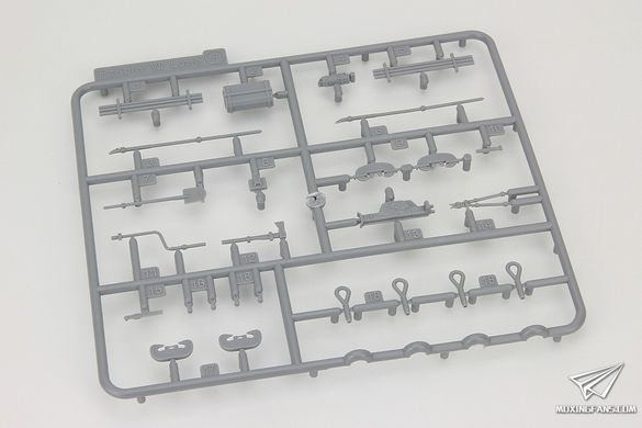 Збірна модель 1/35 Jagdpanzer E-100, з робочими траками (2023), Amusing Hobby 35A017
