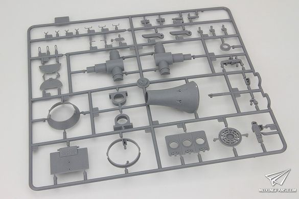 Збірна модель 1/35 Jagdpanzer E-100, з робочими траками (2023), Amusing Hobby 35A017