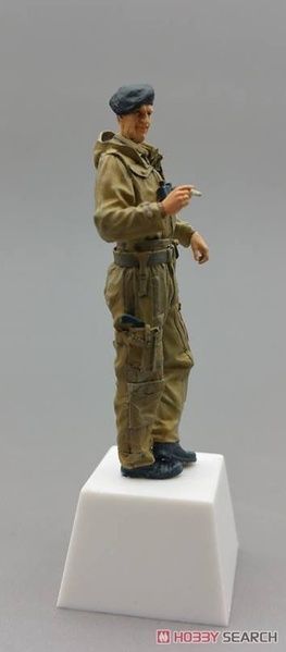 Збірна модель 1/35 Super Conqueror з фігуркою танкіста, Amusing Hobby 35A013