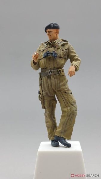 Збірна модель 1/35 Super Conqueror з фігуркою танкіста, Amusing Hobby 35A013