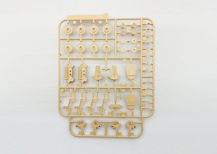 Збірна модель 1/35 Super Conqueror з фігуркою танкіста, Amusing Hobby 35A013