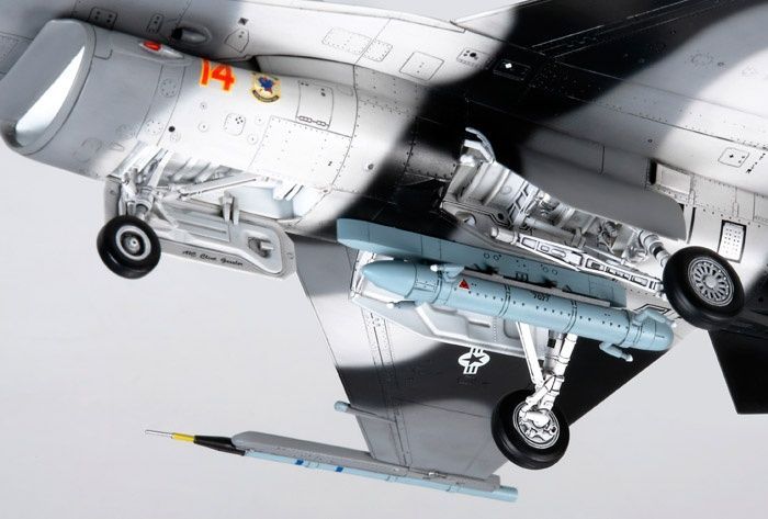 Збірна модель 1/48 F-16C/N Aggressor/Adversary, Tamiya 61106 + фототравлення Eduard FE452 + смоляне крісло Eduard Brassin 648001
