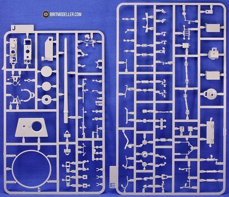 Збірна модель 1/35 Panther Ausf.D ранніх-середніх випусків, з повним інтер'єром та прозорими деталями корпусу, Takom 2103