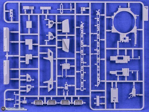 Збірна модель 1/35 Panther Ausf.D ранніх-середніх випусків, з повним інтер'єром та прозорими деталями корпусу, Takom 2103