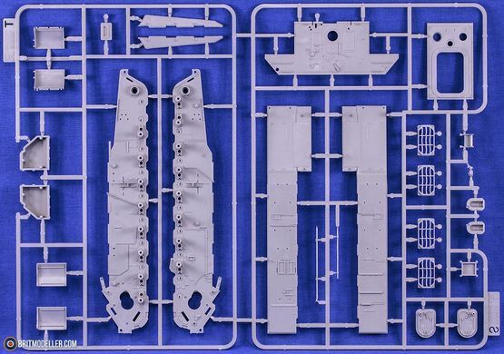 Збірна модель 1/35 Panther Ausf.D ранніх-середніх випусків, з повним інтер'єром та прозорими деталями корпусу, Takom 2103