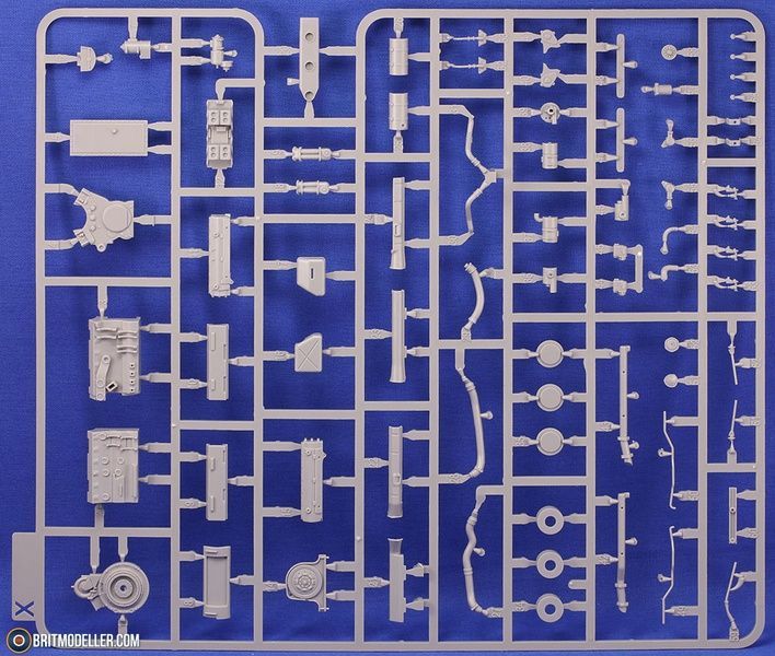 Збірна модель 1/35 Panther Ausf.D ранніх-середніх випусків, з повним інтер'єром та прозорими деталями корпусу, Takom 2103