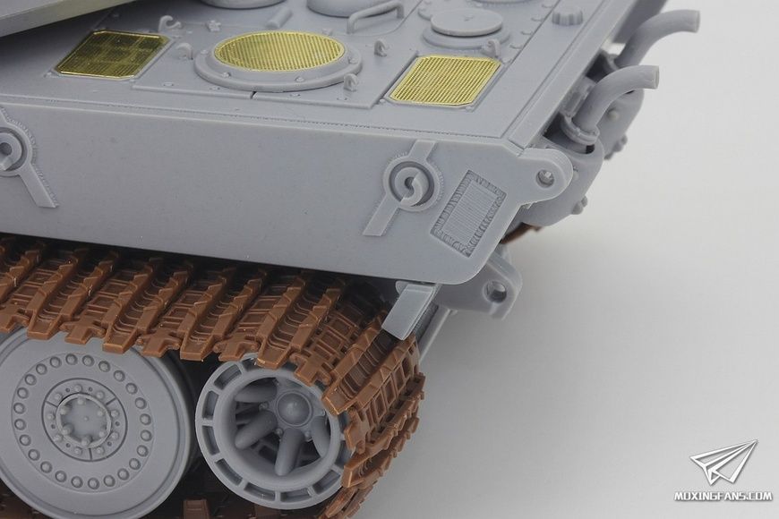 Збірна модель 1/35 E-100 з баштою проєкту Krupp, Amusing Hobby 35A015