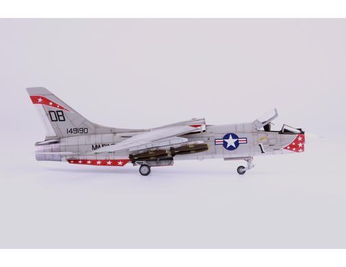 УЦІНКА! Збірна модель 1/48 Vought F-8E Crusader, Eduard 11110 + набір деталювання Eduard SIN64840